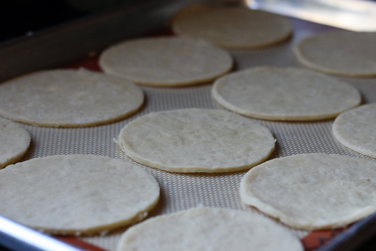 AppleCheddarHandpiesCutRounds AppleCheddarHandpiesCutRounds