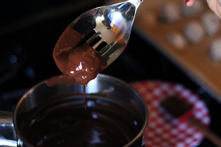 SpicedPecanBourbonBallsChocolateDip SpicedPecanBourbonBallsChocolateDip