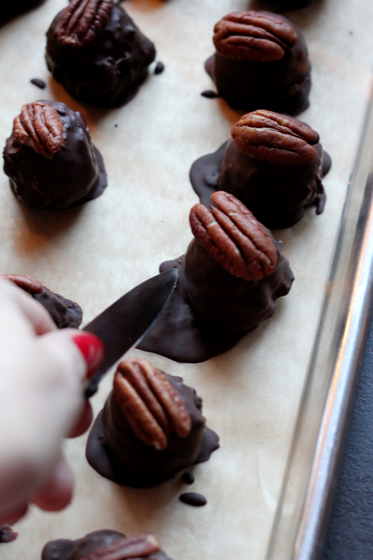 SpicedPecanBourbonBallsCut SpicedPecanBourbonBallsCut