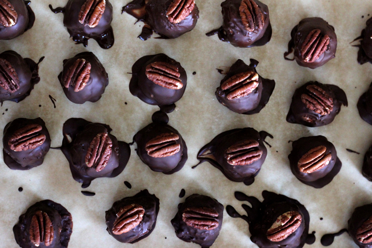 SpicedPecanBourbonBallsSetting SpicedPecanBourbonBallsSetting