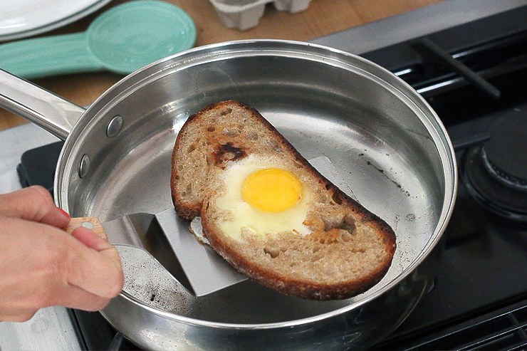 Eggs on a raft flip Eggs on a raft flip