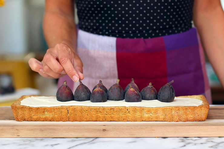 Topping Fig Mascarpone Tart with Pistachio Black Pepper Crust