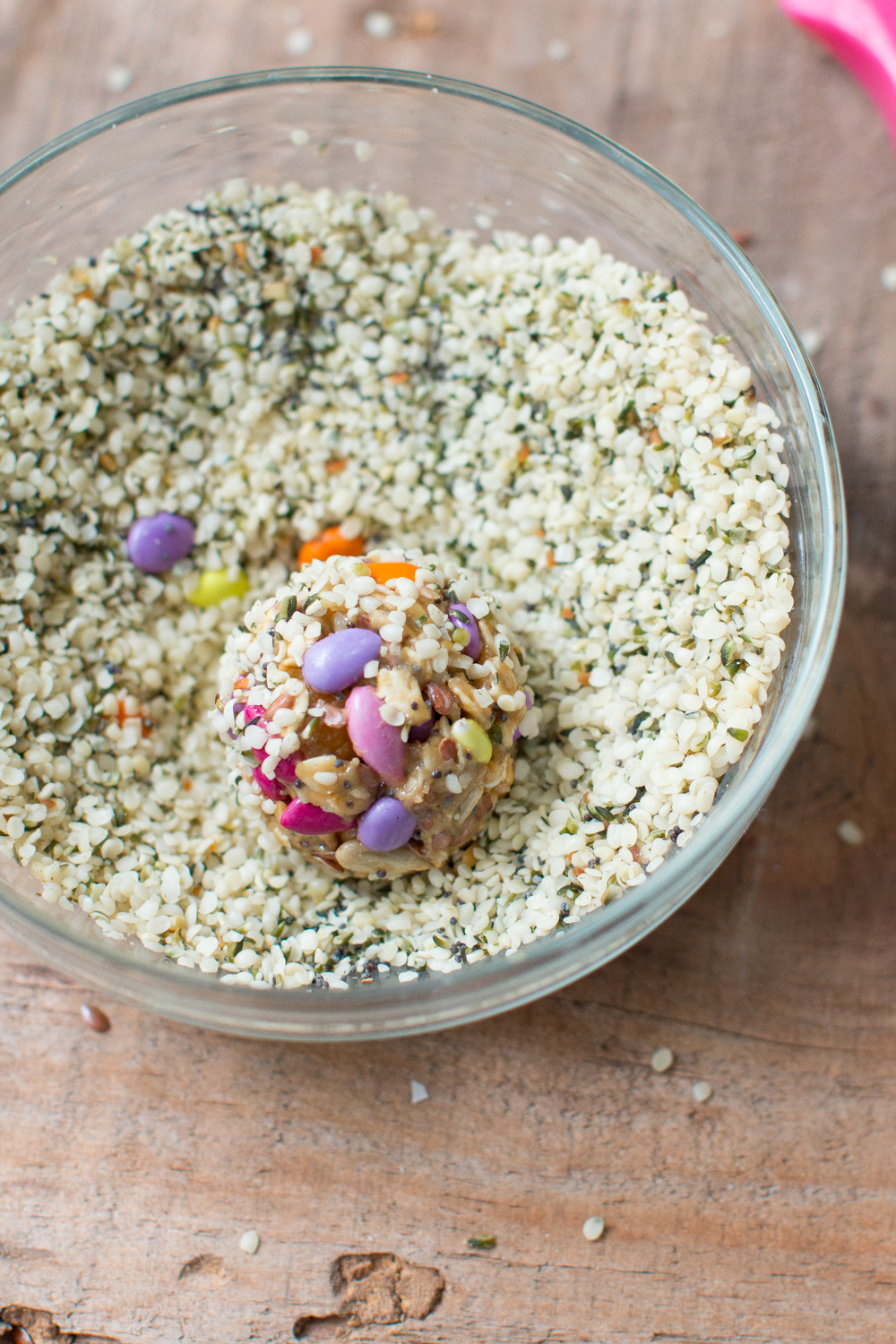 Dip your balls in the hemp seed and poppy seed mixture and roll em around to coat the exterior