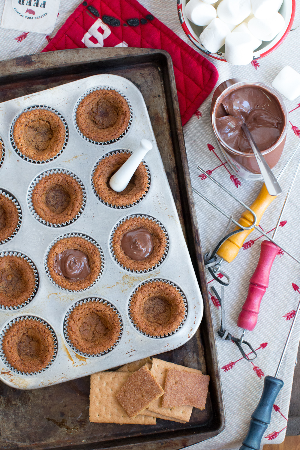 Nutella S'mores Cookie Cups Nutella fill