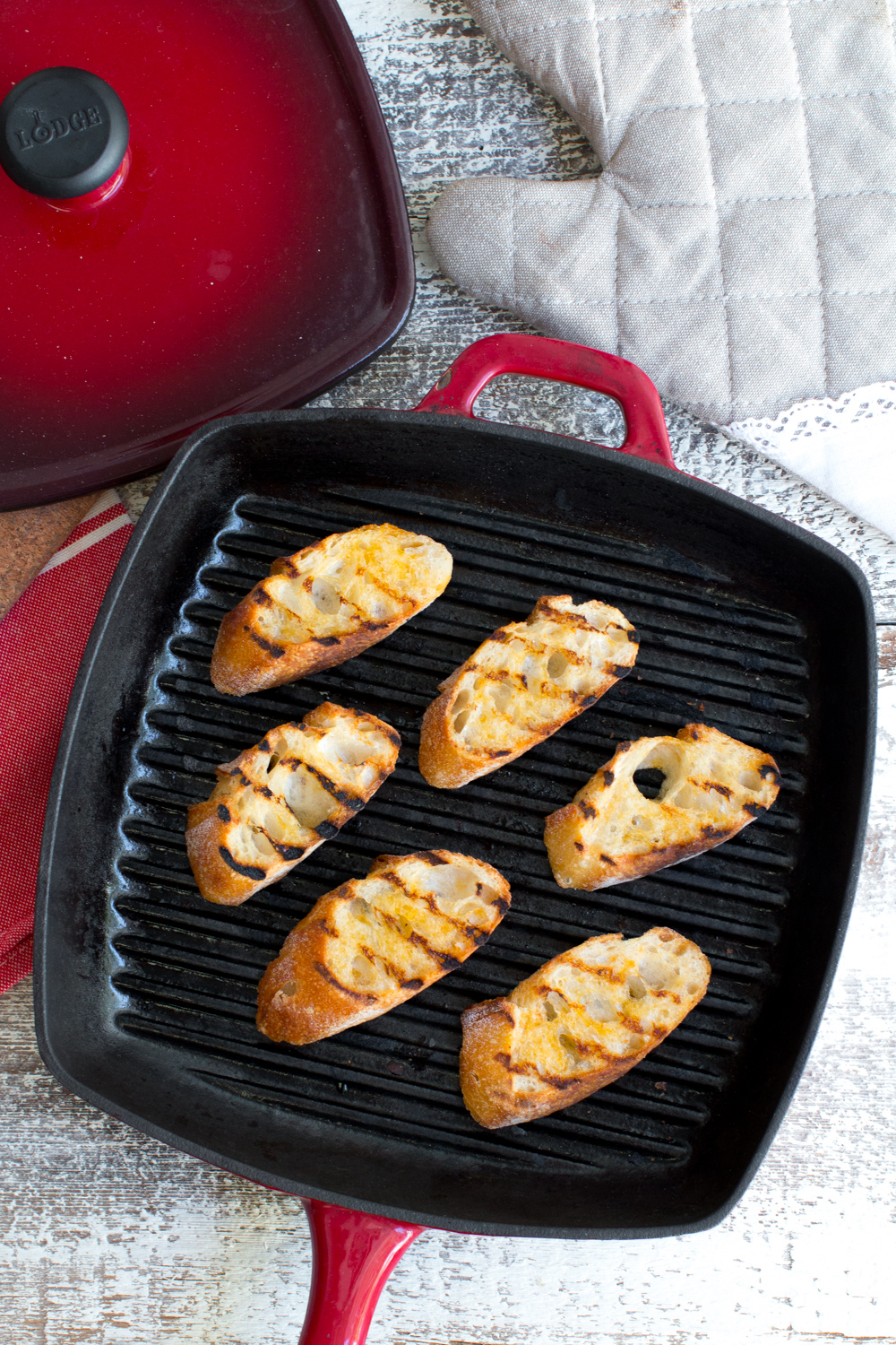 grilled baguette slices