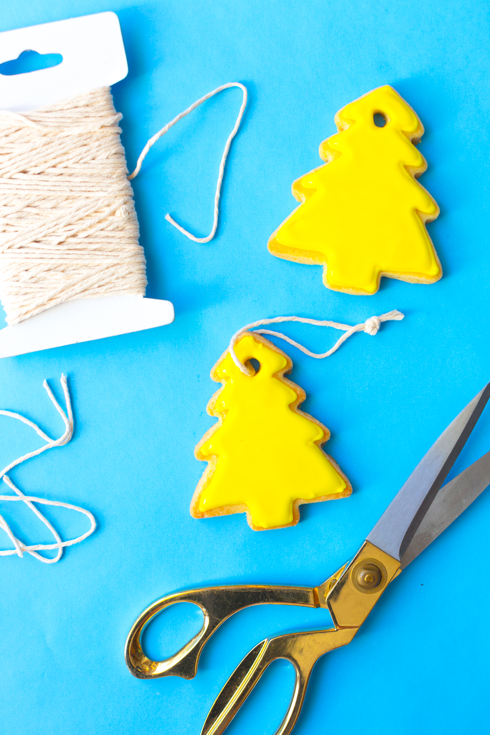 Add a string to the Vanillaroma Cookies to get the full little trees effect.