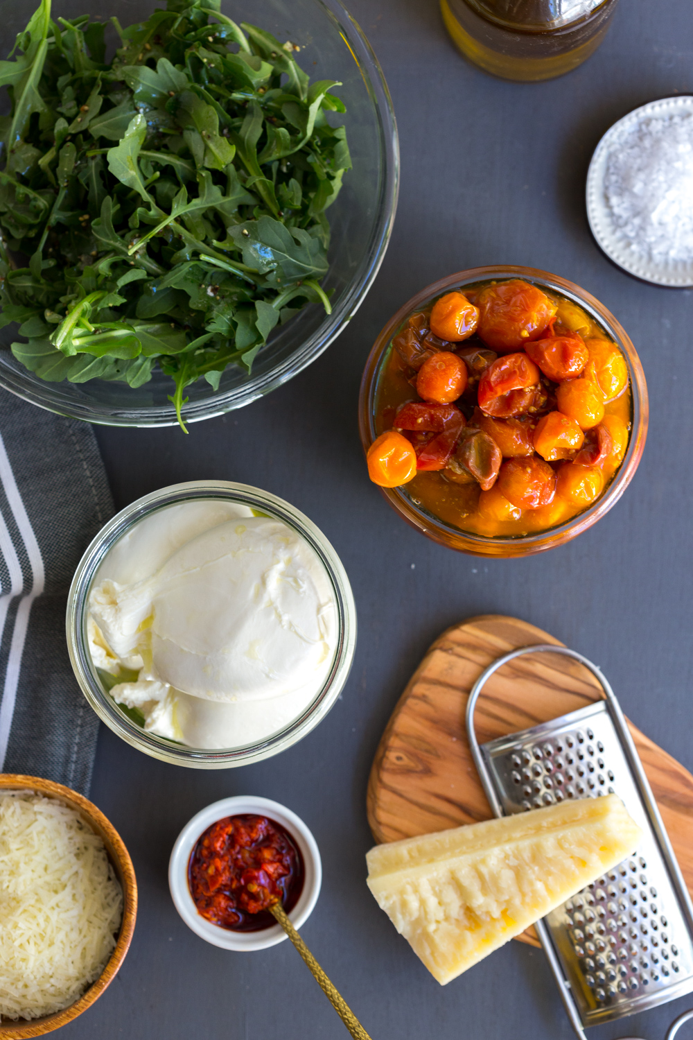 Tomato Confit Burrata and Arugula Pizza toppings