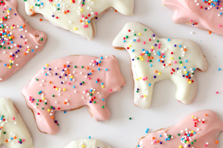 a close up of a white horse and a pink pig animal cookie