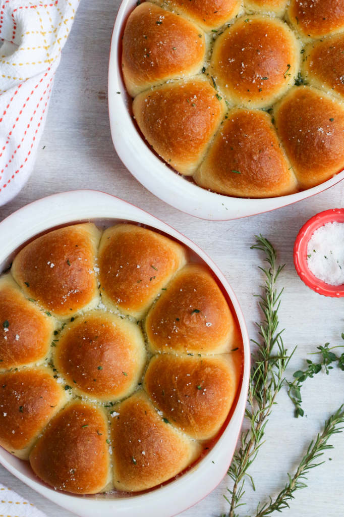 top rolls with herbs and salt