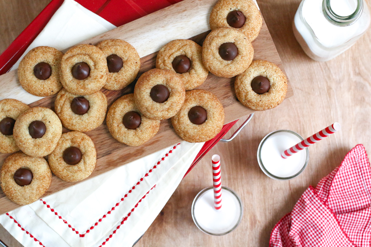 A batch of Snickerdoodle Kiss Cookies with milk