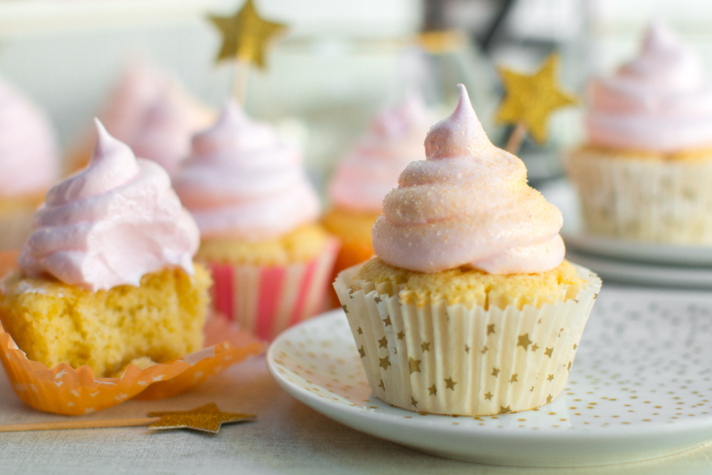 Party on Champagne Meringue Cupcakes, party on. <3