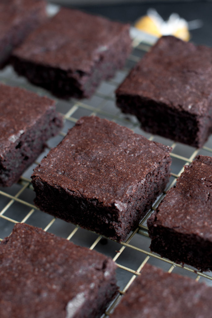 cut chewy brownies