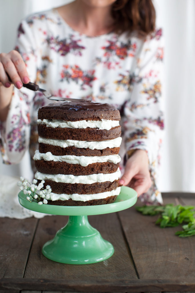 Topping Chocolate Minty Cake with Chocolate Ganache