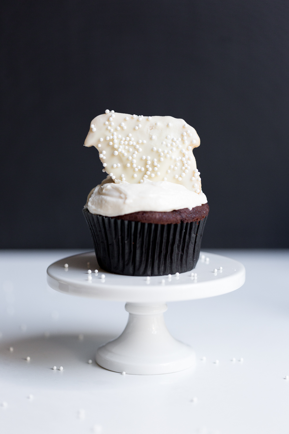 Black and White Animal Cookie Cupcake with sheep.