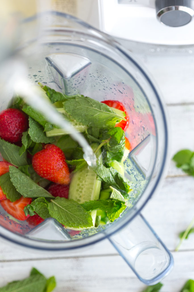 Blending Pimm's ingredients for granita