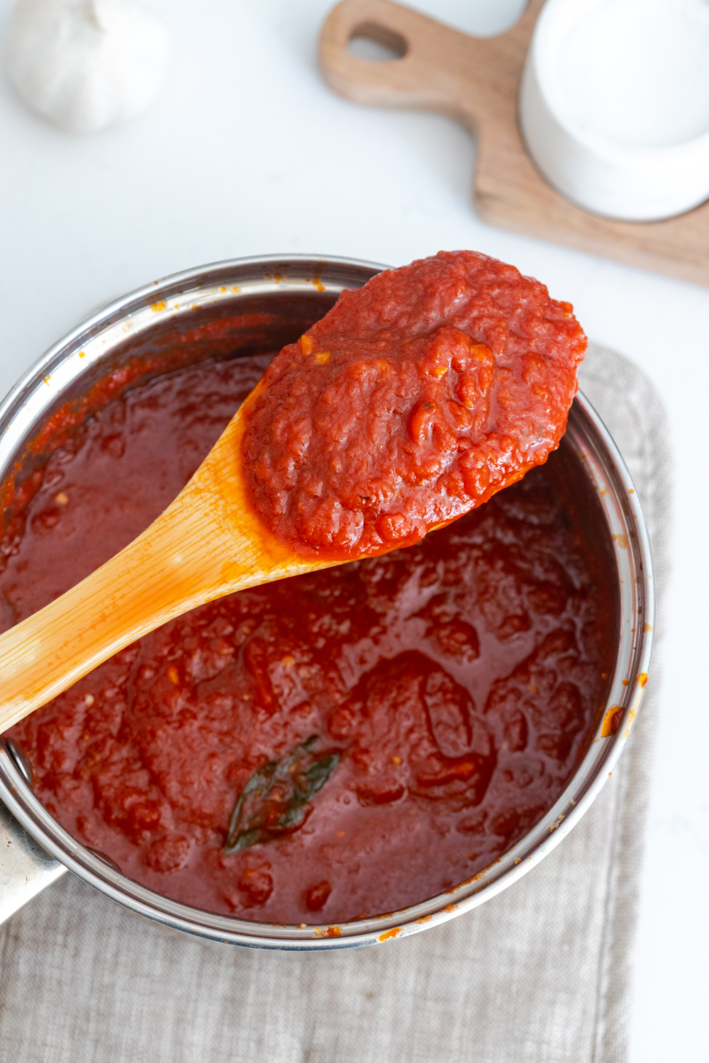 Simmering pizza sauce