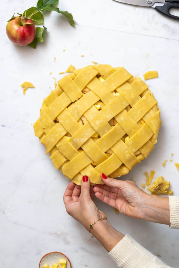 tucking pie dough edges