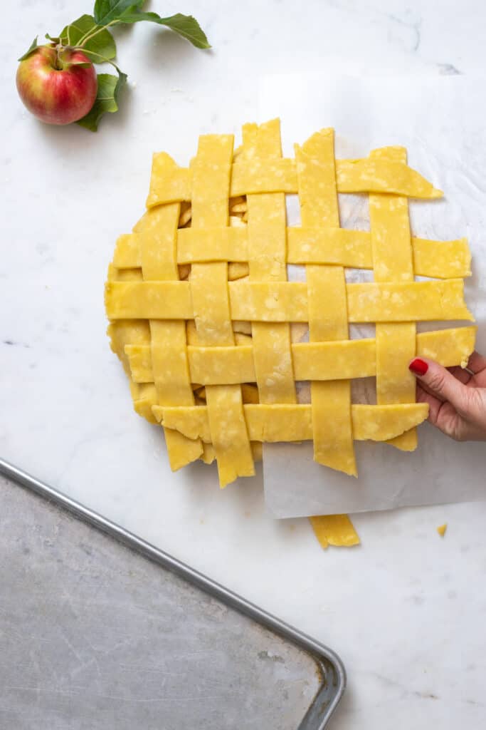placing pie lattice on pie