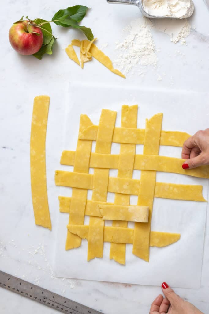 weaving pie crust