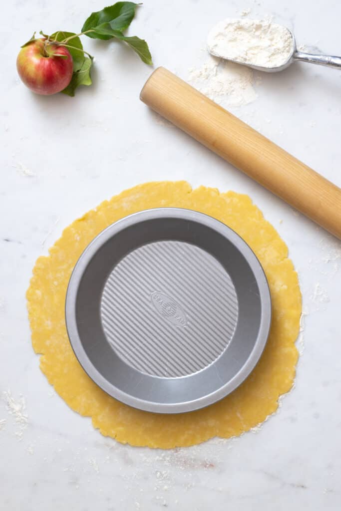 Rolled pie dough round