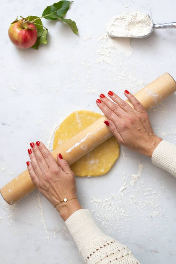 Rolling pie dough