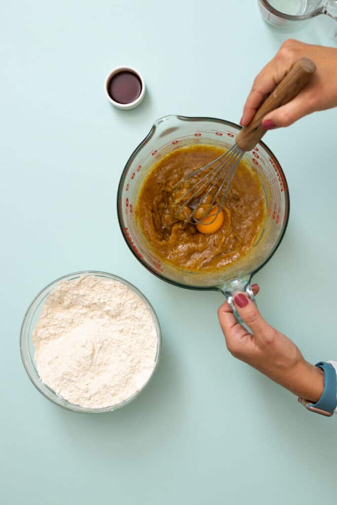 whisking browned butter, sugar & eggs