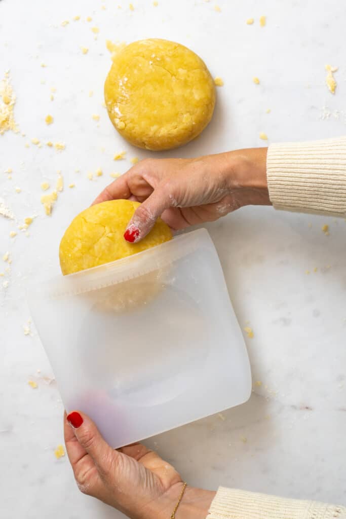 storing pie dough in reusable baggies