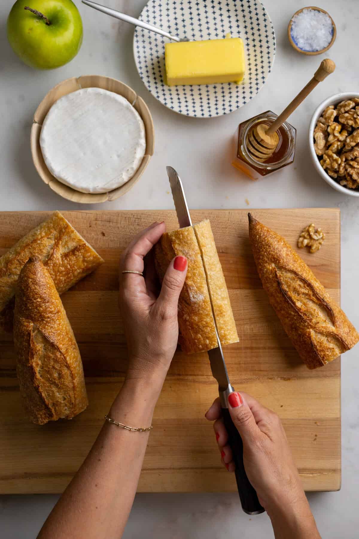 Slicing and splitting baguettes for sandwiches