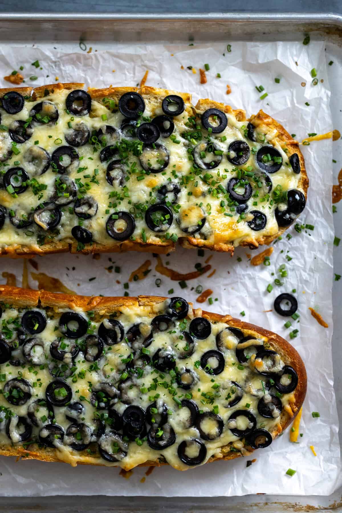 Cheesy garlic bread with olives