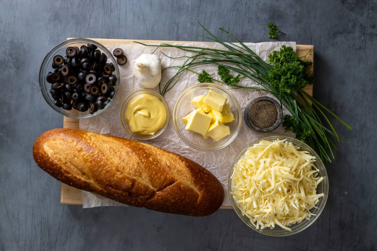 Cheesy Olive Garlic Bread ingredients