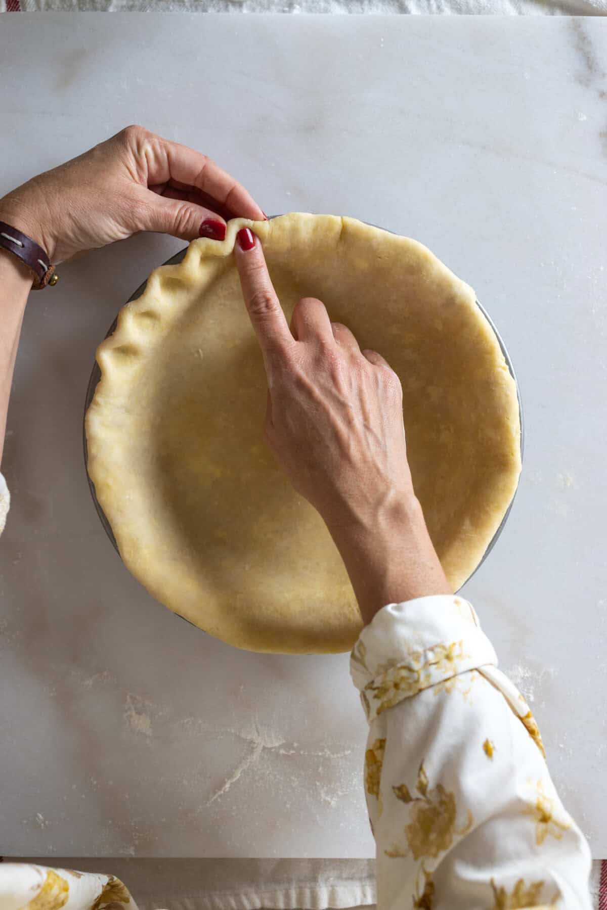 Crimping pie dough edges